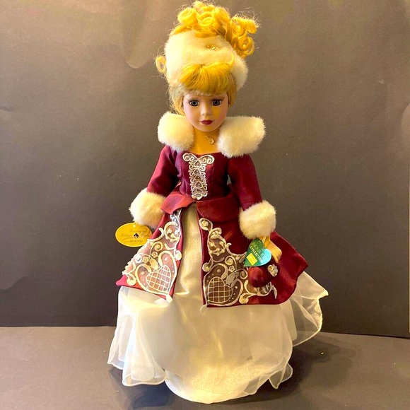 ❤️SOLD❤️Vintage Victorian Rose Collection Holiday Edition Porcelain Doll - Picture 1 of 6